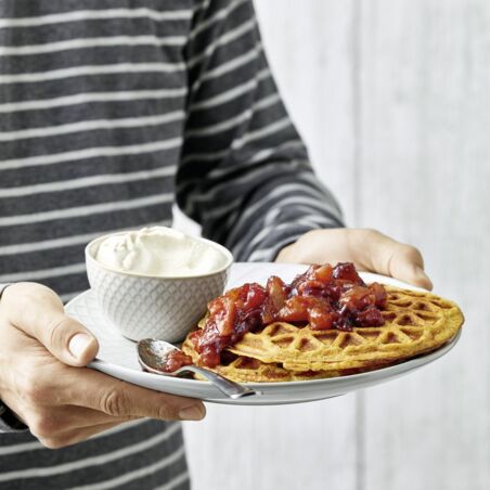 Joghurtwaffeln mit Zimtsahne Joghurtwaffeln mit Zimtsahne