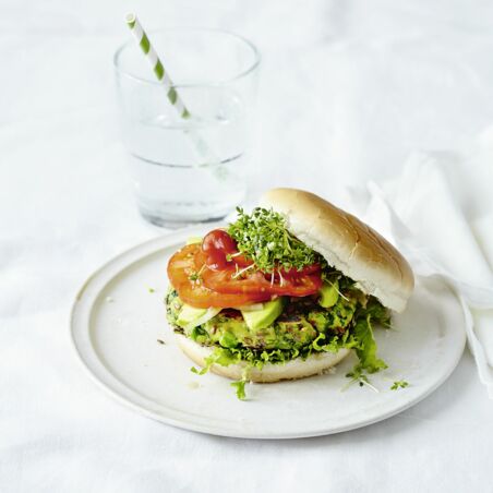 Erbsen-Burger mit Avocado Erbsen-Burger mit Avocado