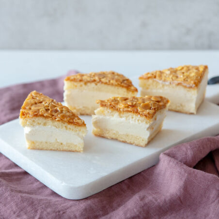 Bienenstich Stücke gefüllt mit Eis Bienenstich-Eissandwich