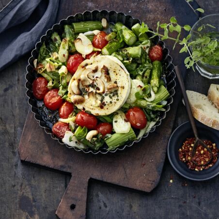 Grüner Spargel mit Ziegenkäse aus dem Ofen Grüner Spargel mit Ziegenkäse aus dem Ofen