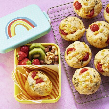 Pizzamuffins plus Obst und Nüsse Pizzamuffins plus Obst und Nüsse