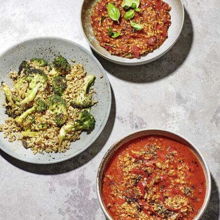 Hafer-Tomaten-»Risotto« mit Basilikum Hafer-Tomaten-»Risotto« mit Basilikum