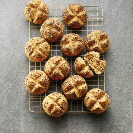 Blitz-Möhren-Brötchen mit Leinsamen Blitz-Möhren-Brötchen mit Leinsamen
