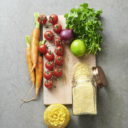 Hirsepuffer mit Guacamole und Tomaten-Mais-Salsa Hirsepuffer mit Guacamole und Tomaten-Mais-Salsa