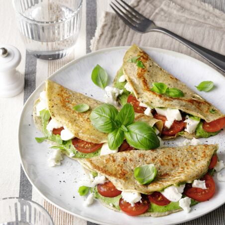 Pfannkuchen mit Tomaten und Pesto Pfannkuchen mit Tomaten und Pesto
