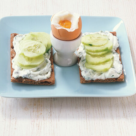 Gurken-Knäcke mit Ei Gurken-Knäcke mit Ei