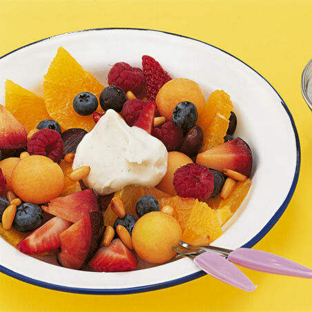 Obstsalat mit Joghurt-Sahne Obstsalat mit Joghurt-Sahne