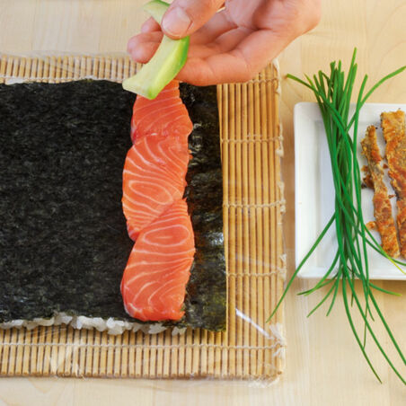 Ura-Maki mit krosser Lachshaut Ura-Maki mit krosser Lachshaut