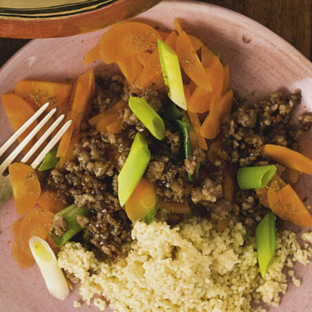 Couscous-Hackfleisch-Pfanne mit Dip Couscous-Hackfleisch-Pfanne mit Dip