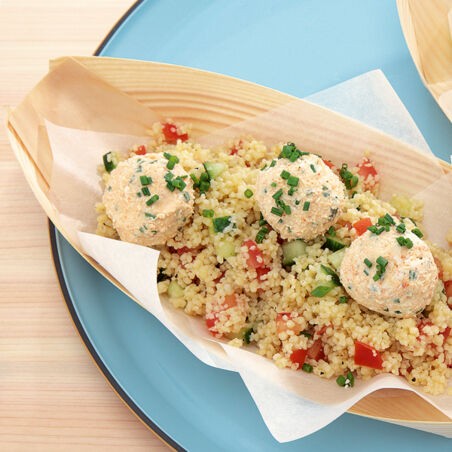 Couscoussalat mit Käsebällchen Couscoussalat mit Käsebällchen