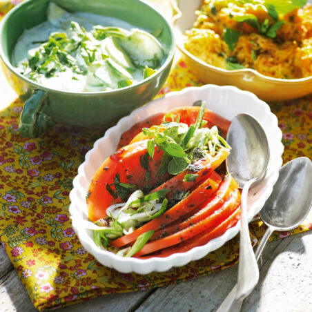 Gurkensalat mit Borretschsahne Gurkensalat mit Borretschsahne