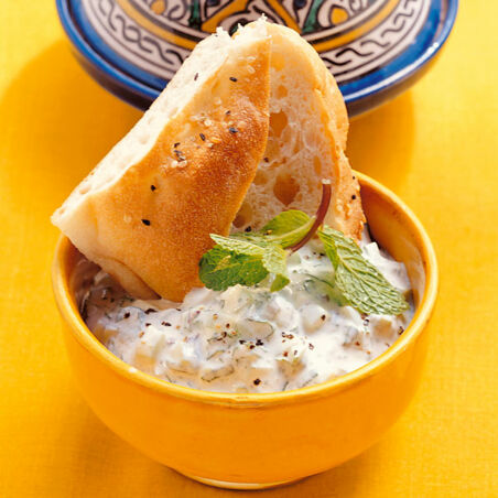 Gurkenjoghurt mit Minze Gurkenjoghurt mit Minze