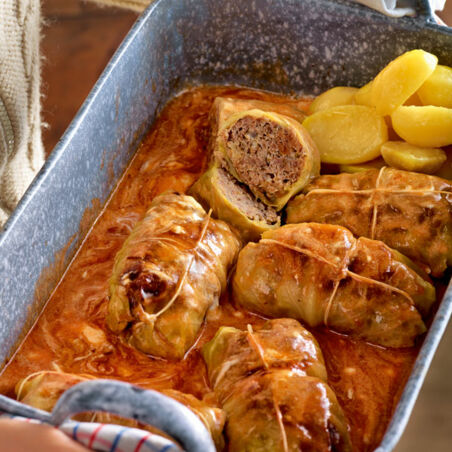 Kohlrouladen mit Hack-Sauerkraut-Füllung Kohlrouladen mit Hack-Sauerkraut-Füllung
