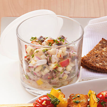 Matjestatar mit Apfel und Kresse Matjestatar mit Apfel und Kresse