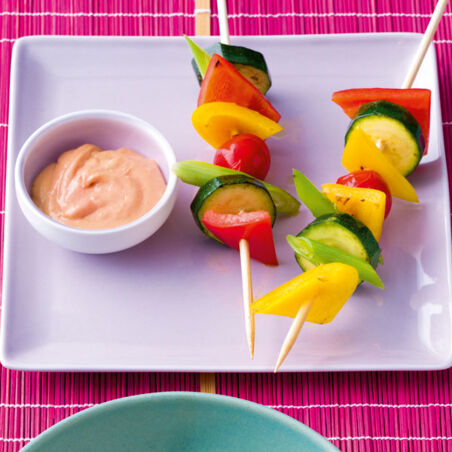 Gemüsespieße mit Erdnuss-Sauce Gemüsespieße mit Erdnuss-Sauce