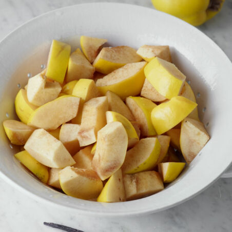 Quittensaft und Quittenpüree Quittensaft und Quittenpüree