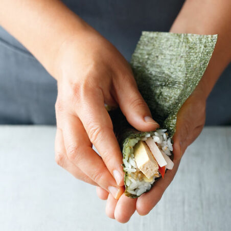 Temaki-Sushi mit »Kaviar« und Wasabi-Tofu Temaki-Sushi mit »Kaviar« und Wasabi-Tofu