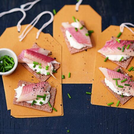 Forelle auf Roggen-Knäcke Forelle auf Roggen-Knäcke