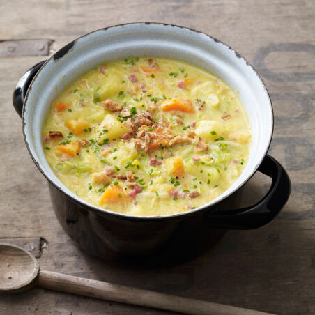 Kartoffelsuppe mit Schinkenwürfeln Kartoffelsuppe mit Schinkenwürfeln