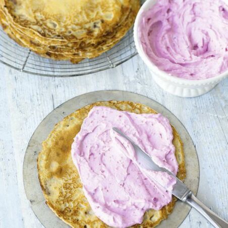 Crêpetorte mit Beerencreme Crêpetorte mit Beerencreme