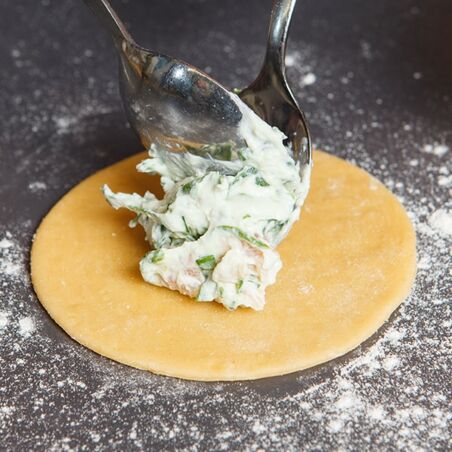 Ravioli mit Ricotta-Lachs-Füllung Ravioli mit Ricotta-Lachs-Füllung