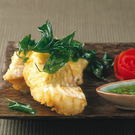 Fischfilet mit frittiertem Basilikum Fischfilet mit frittiertem Basilikum