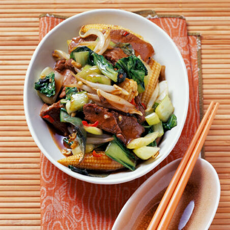 Geschnetzeltes Hirschsteak mit Babymais und Thaibasilikum Geschnetzeltes Hirschsteak mit Babymais und Thaibasilikum