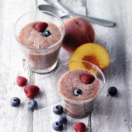 After Work Chill mit Beeren, Pfirsichen und Banane After Work Chill mit Beeren, Pfirsichen und Banane