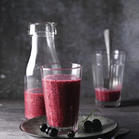 Purpurne Genüsse mit schwarzen Johannisbeeren und Kokosöl Purpurne Genüsse mit schwarzen Johannisbeeren und Kokosöl