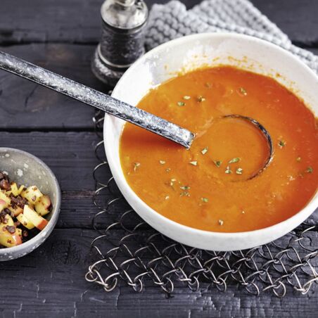 Paprikasuppe mit Pumpernickel Paprikasuppe mit Pumpernickel
