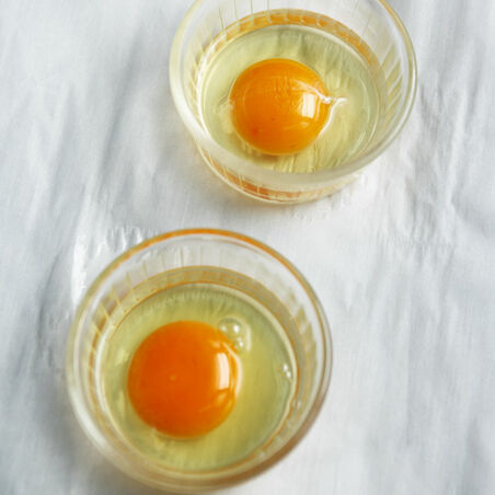 Friséesalat mit Tiroler Speck und pochiertem Ei Friséesalat mit Tiroler Speck und pochiertem Ei