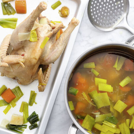 Omas Hühnersuppe mit Nudeln Omas Hühnersuppe mit Nudeln
