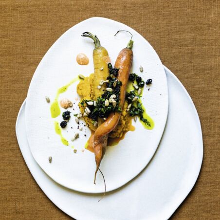 Ofenmöhren mit Gremolata und Möhrengrün-Öl Ofenmöhren mit Gremolata und Möhrengrün-Öl