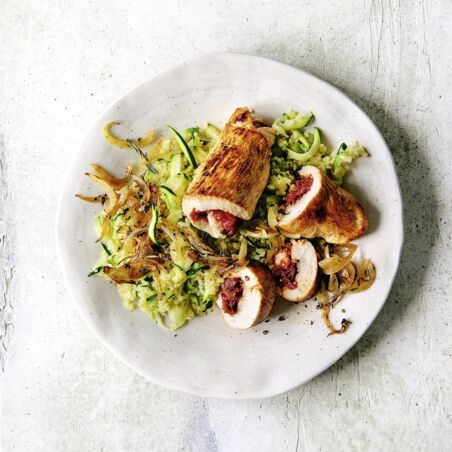 Putenröllchen mit Zucchini-Bulgur Putenröllchen mit Zucchini-Bulgur