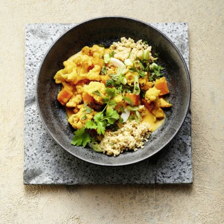 Indian Butter Curry mit Blumenkohl und Hirse Indian Butter Curry mit Blumenkohl und Hirse