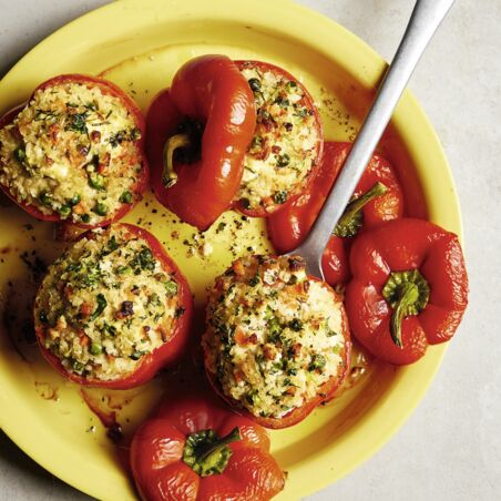 Gefüllte Paprika mit Reis und Feta Gefüllte Paprika mit Reis und Feta
