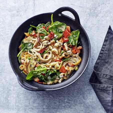 Gemüsepfanne mit Soba-Nudeln Gemüsepfanne mit Soba-Nudeln