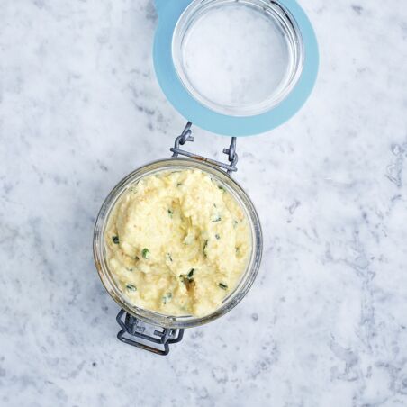 Apfel-Möhren-Aufstrich mit Frischkäse Apfel-Möhren-Aufstrich mit Frischkäse