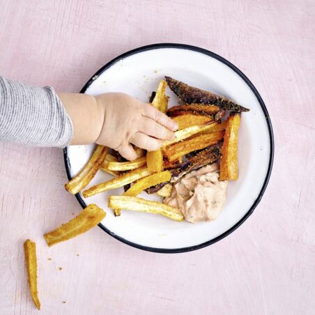Regenbogen-Pommes mit Tomaten-Dip Regenbogen-Pommes mit Tomaten-Dip