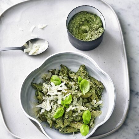 Basilikum-Walnuss-Pesto
mit Oliven Basilikum-Walnuss-Pesto
mit Oliven