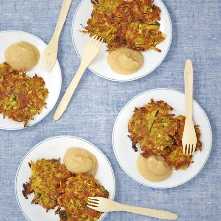 Bunte Reibekuchen mit Apfelmark Bunte Reibekuchen mit Apfelmark