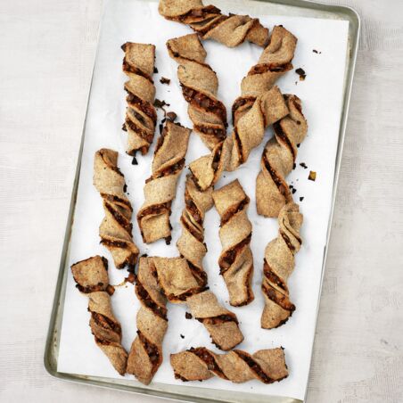 Knusperstangen mit Lauch und Räuchertofu Knusperstangen mit Lauch und Räuchertofu