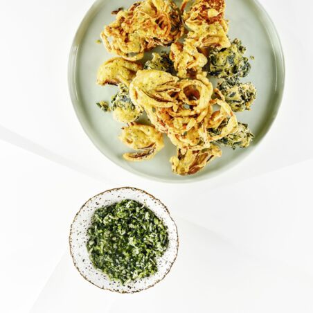 Mixed Pakoras
mit Korianderdip Mixed Pakoras
mit Korianderdip