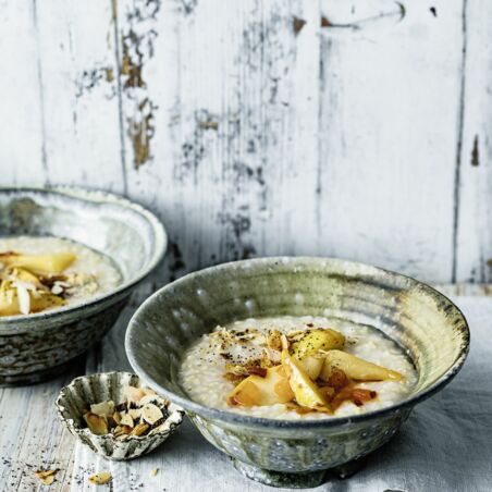 Reis-Congee mit Mohn und Birnenkompott Reis-Congee mit Mohn und Birnenkompott