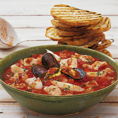 Tomaten-Fisch-Suppe mit Muscheln Tomaten-Fisch-Suppe mit Muscheln