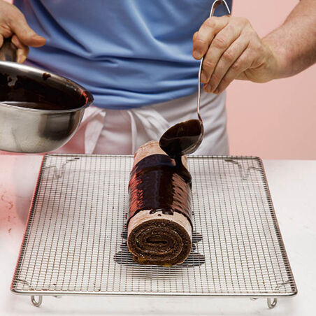 Biskuit-Roulade à la Sacher Biskuit-Roulade à la Sacher