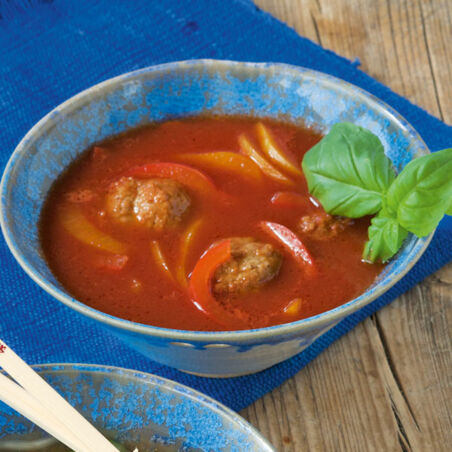 Paprikasuppe mit Hackbällchen Paprikasuppe mit Hackbällchen