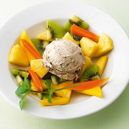 Schoko-Minz-Eis mit Früchten Schoko-Minz-Eis mit Früchten