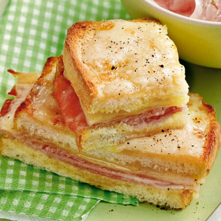 Croque Monsieur mit Schinken und Käse Croque Monsieur mit Schinken und Käse