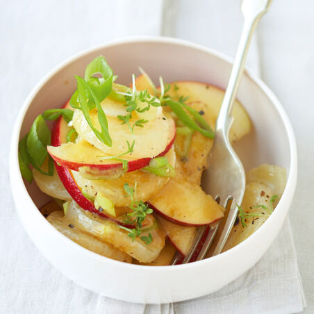 Apfelsalat mit Sauermilchkäse Apfelsalat mit Sauermilchkäse